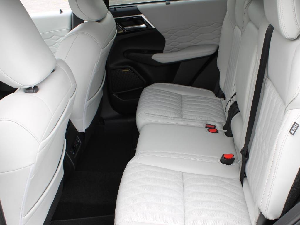 new 2025 Mitsubishi Outlander car, priced at $40,640