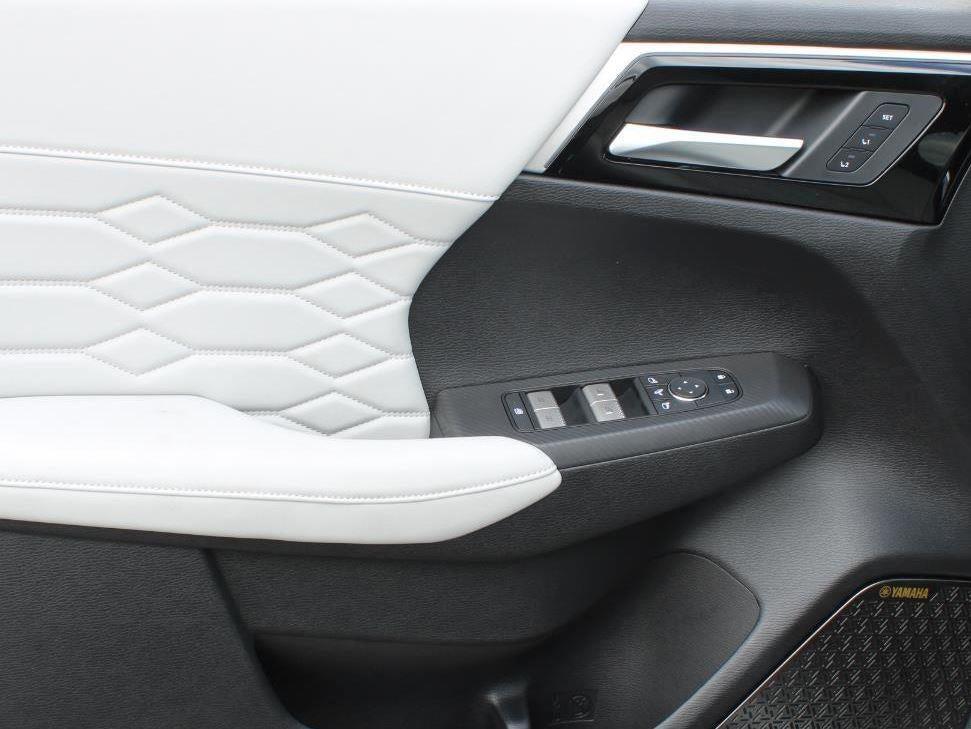 new 2025 Mitsubishi Outlander car, priced at $40,640