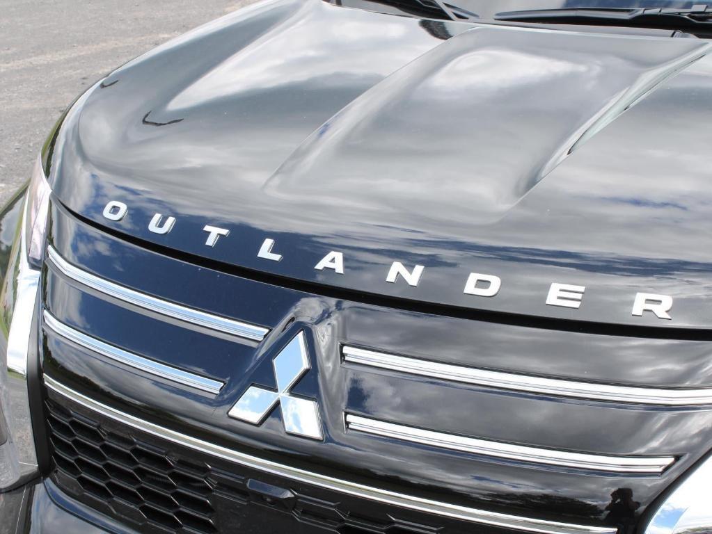 new 2025 Mitsubishi Outlander car, priced at $40,640