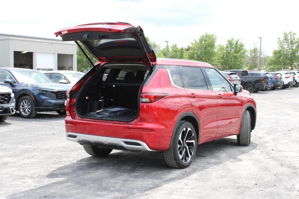 new 2024 Mitsubishi Outlander car, priced at $36,975