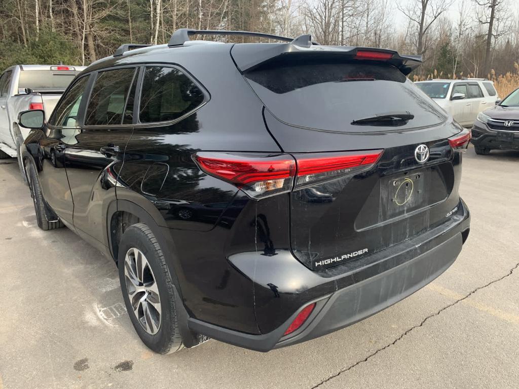 used 2023 Toyota Highlander car, priced at $38,489