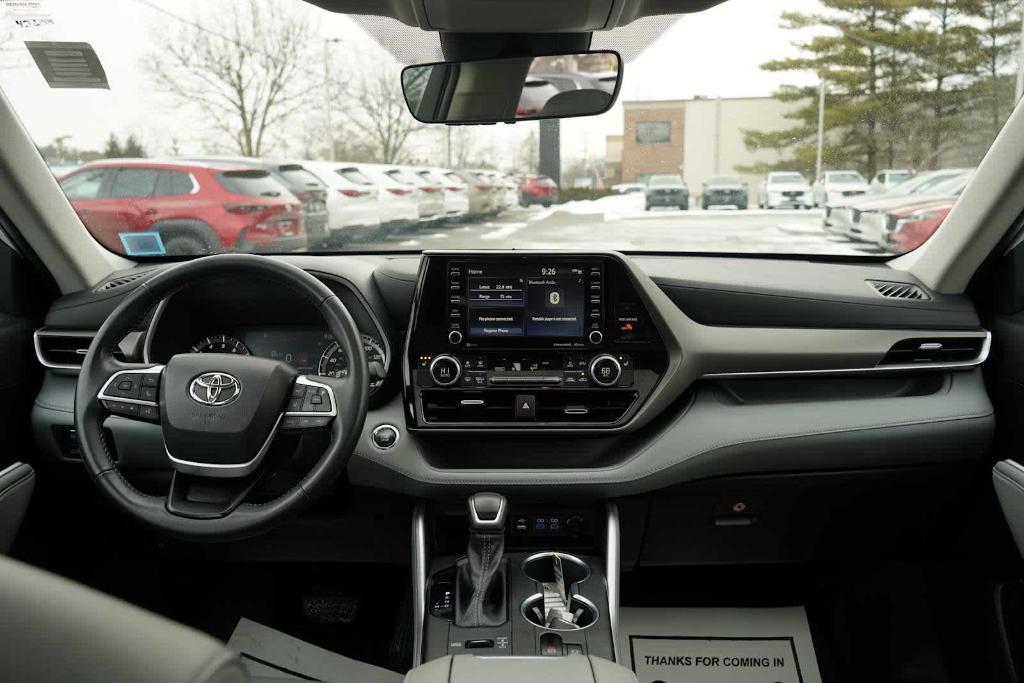 used 2022 Toyota Highlander car, priced at $35,833