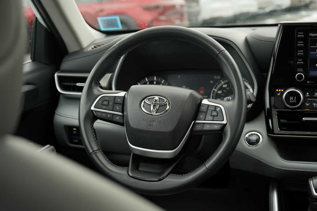 used 2022 Toyota Highlander car, priced at $35,833