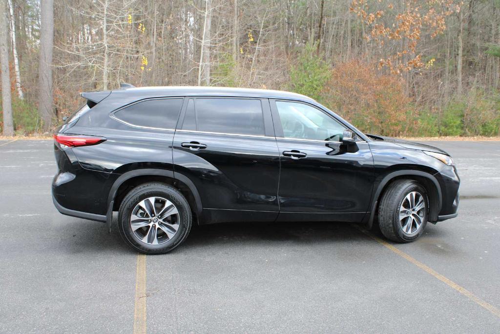 used 2023 Toyota Highlander car, priced at $39,899