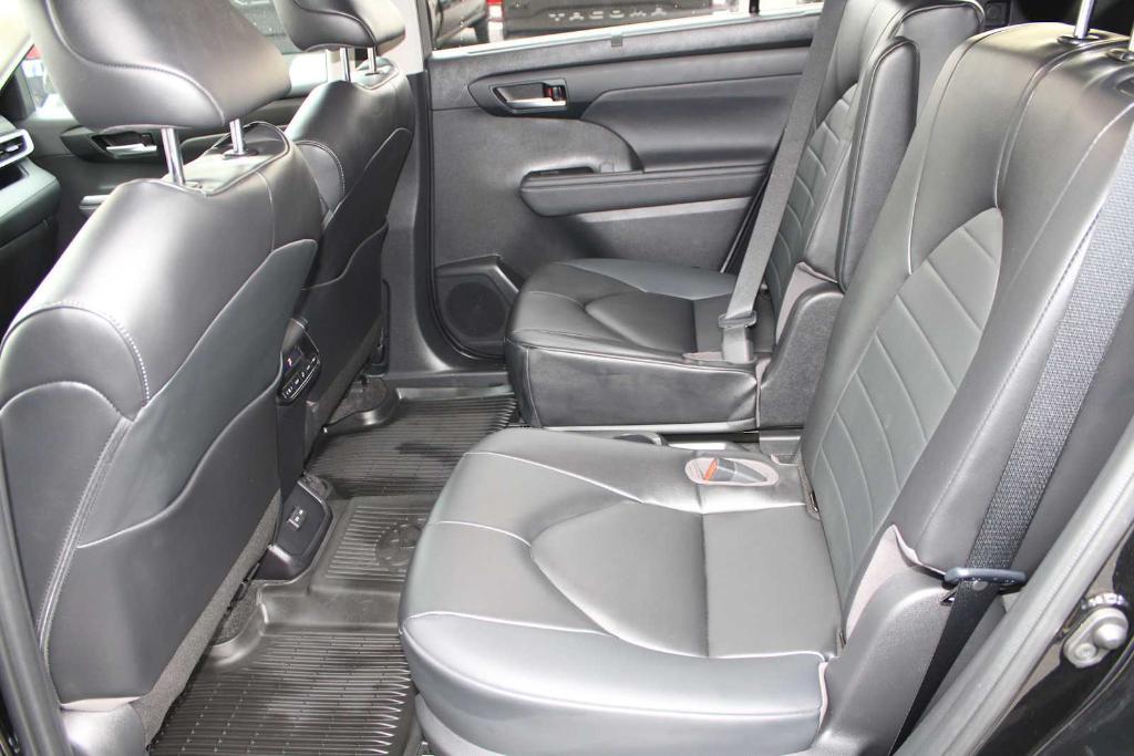 used 2023 Toyota Highlander car, priced at $39,899