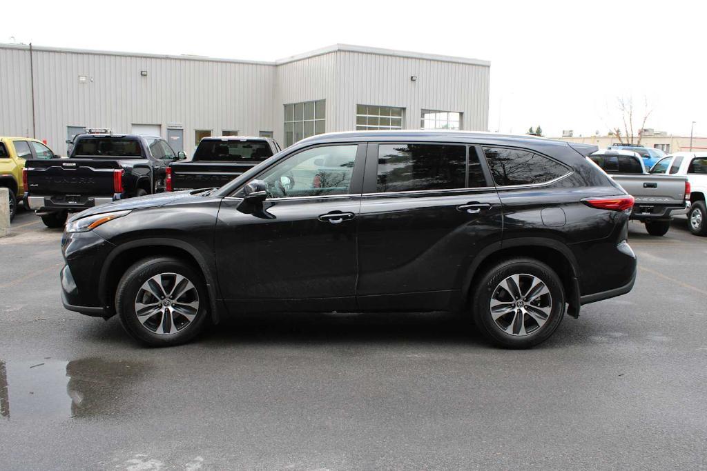 used 2023 Toyota Highlander car, priced at $39,899