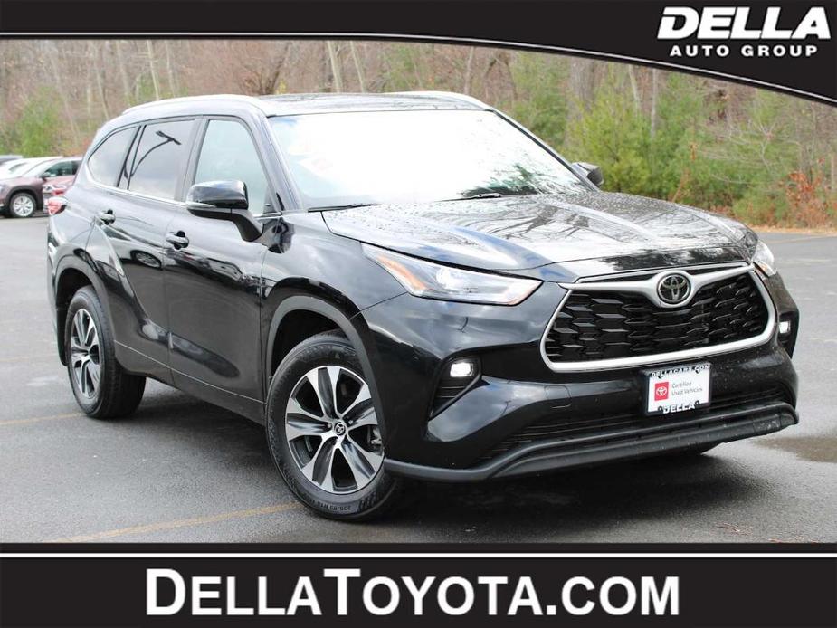 used 2023 Toyota Highlander car, priced at $39,899