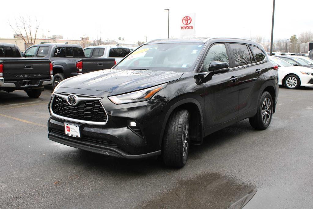 used 2023 Toyota Highlander car, priced at $39,899