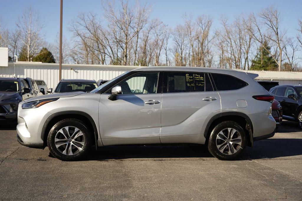 used 2022 Toyota Highlander car, priced at $34,975