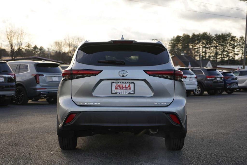 used 2022 Toyota Highlander car, priced at $31,985