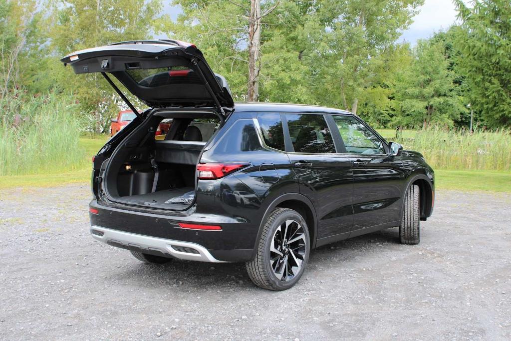 new 2024 Mitsubishi Outlander car, priced at $32,595