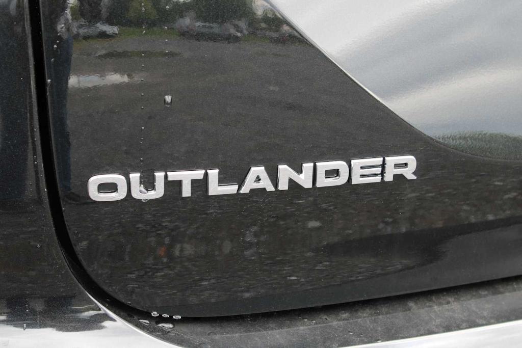 new 2024 Mitsubishi Outlander car, priced at $32,595