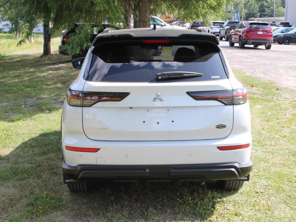 new 2025 Mitsubishi Outlander car, priced at $37,985