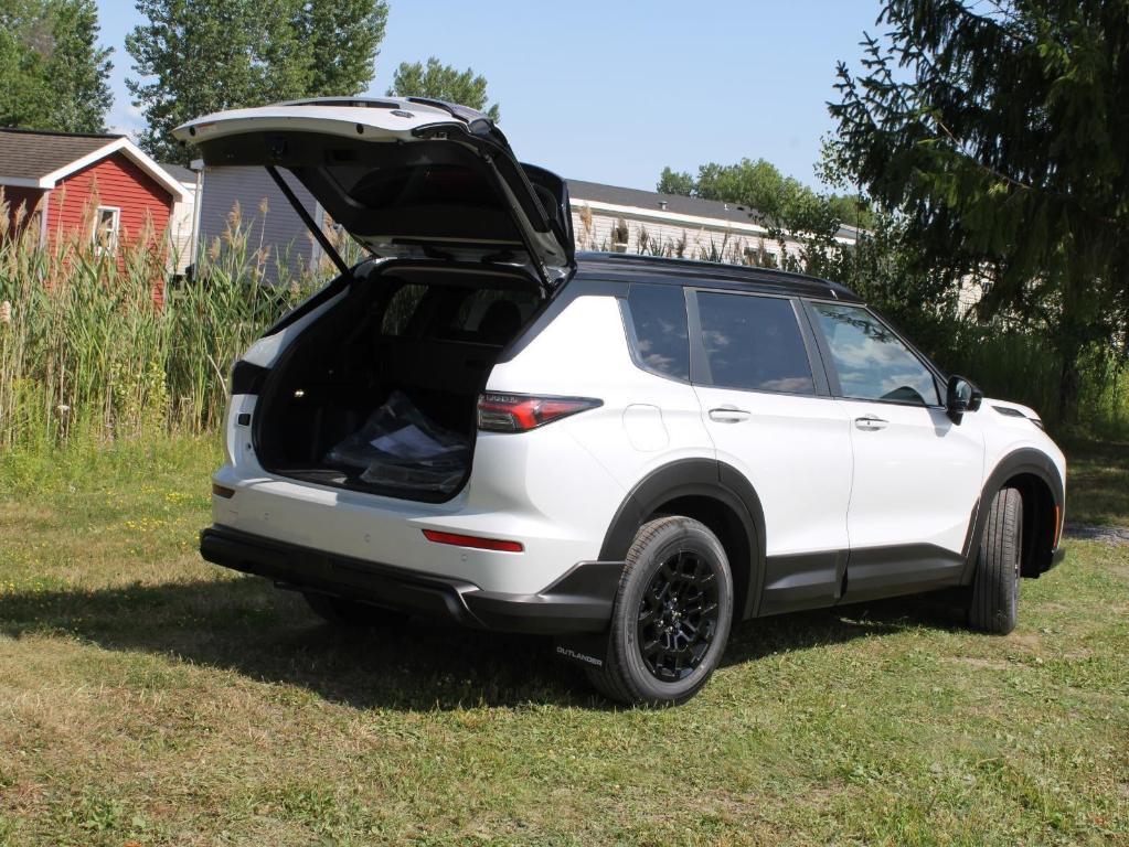 new 2025 Mitsubishi Outlander car, priced at $37,985