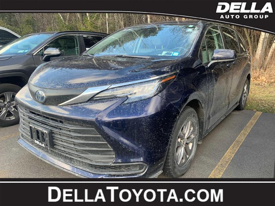 used 2022 Toyota Sienna car, priced at $33,900