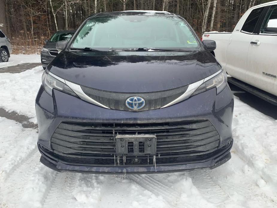 used 2022 Toyota Sienna car, priced at $33,900