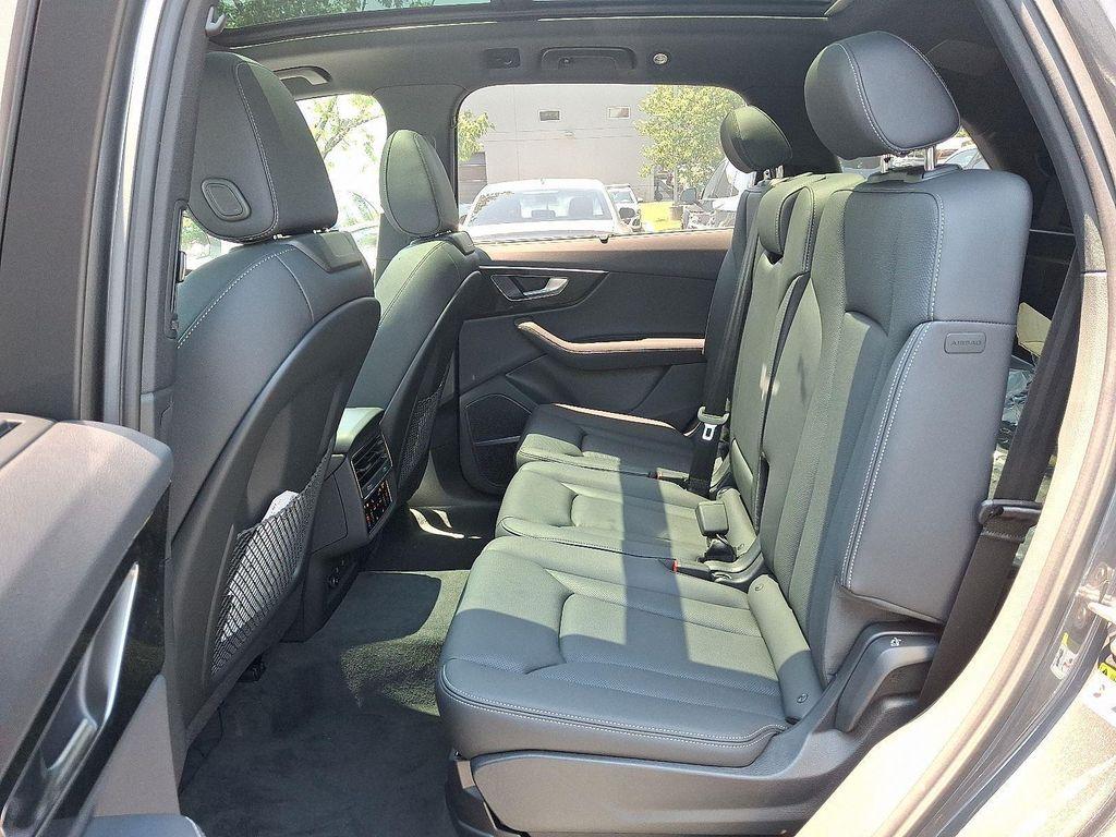 new 2025 Audi Q7 car, priced at $72,205