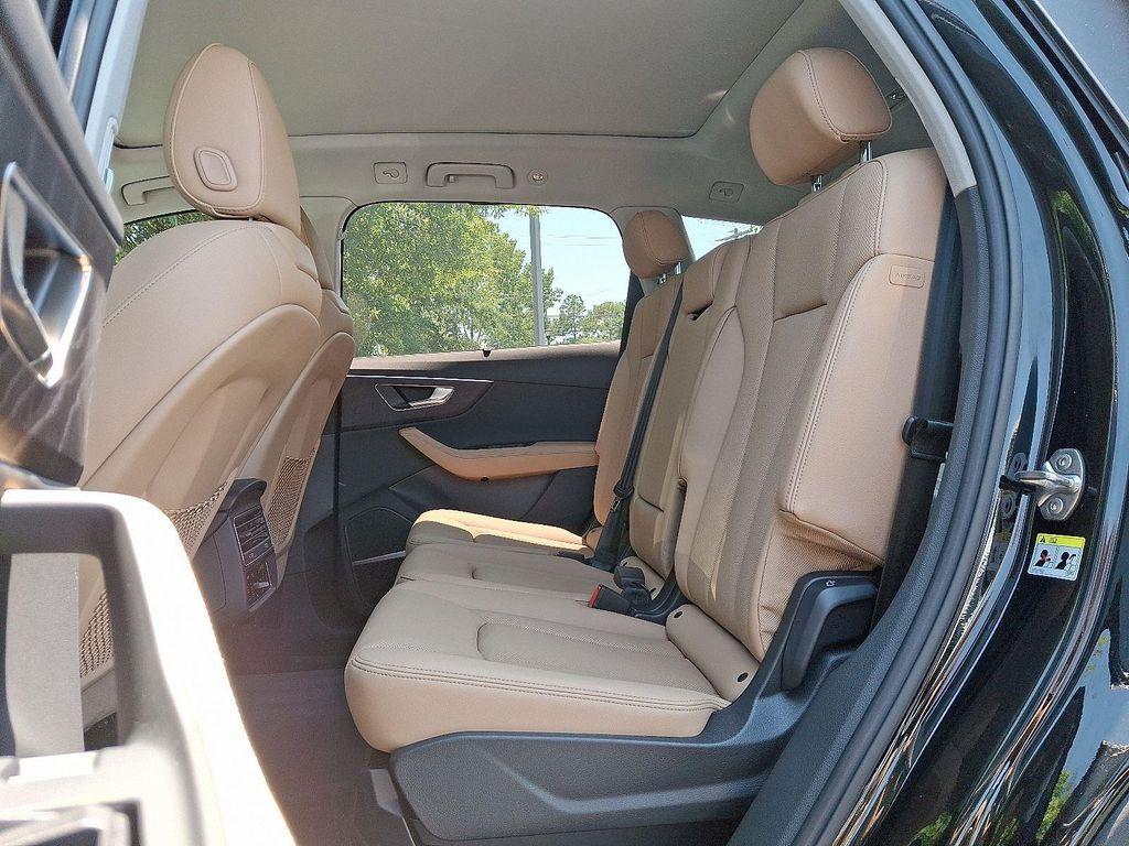 new 2025 Audi Q7 car, priced at $72,205