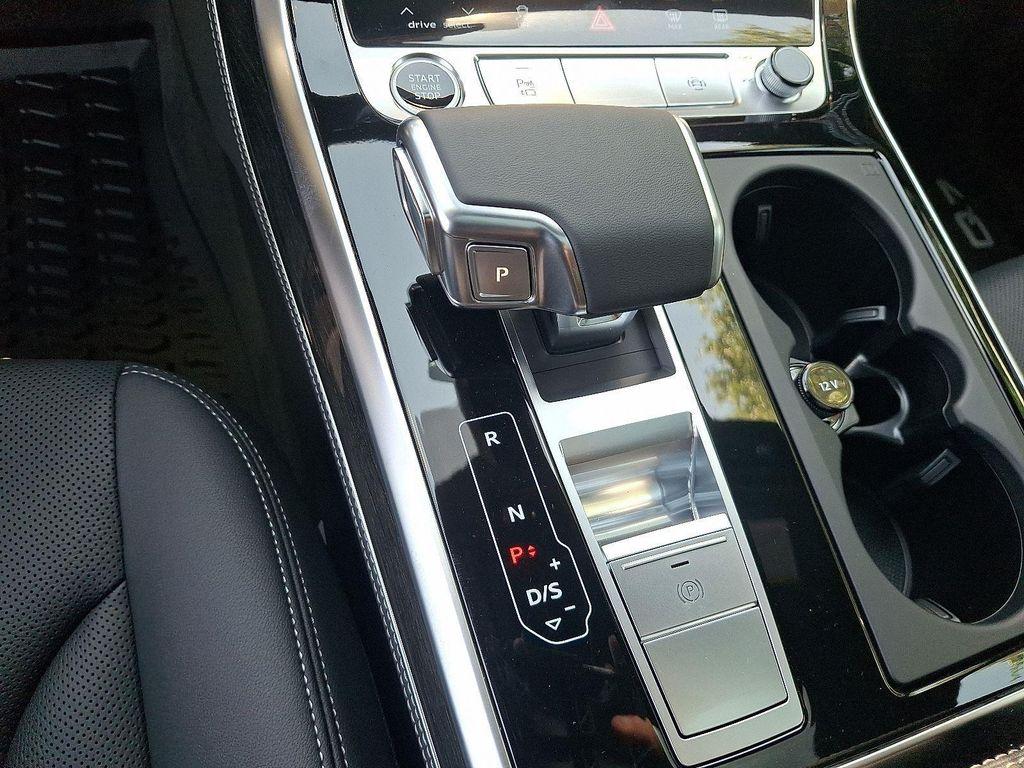 new 2025 Audi Q7 car, priced at $76,295