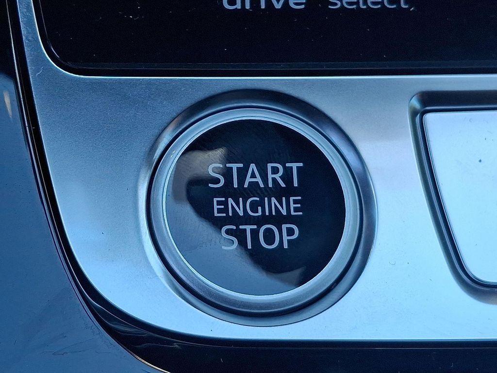 new 2025 Audi Q7 car, priced at $76,295