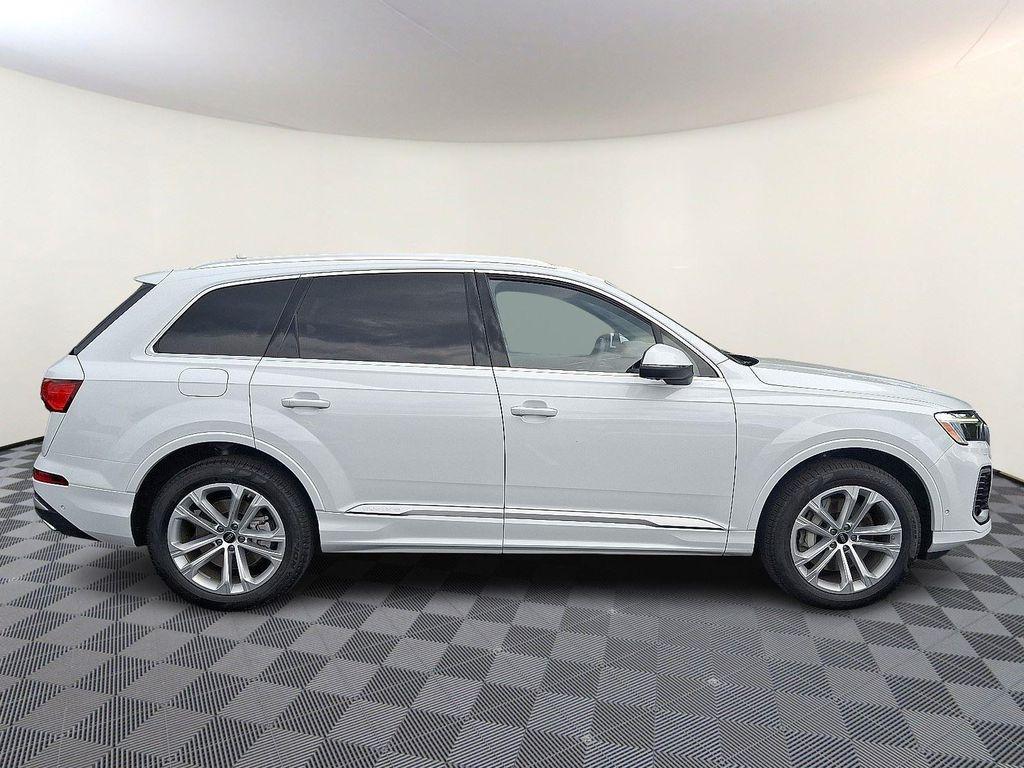 used 2025 Audi Q7 car, priced at $53,955