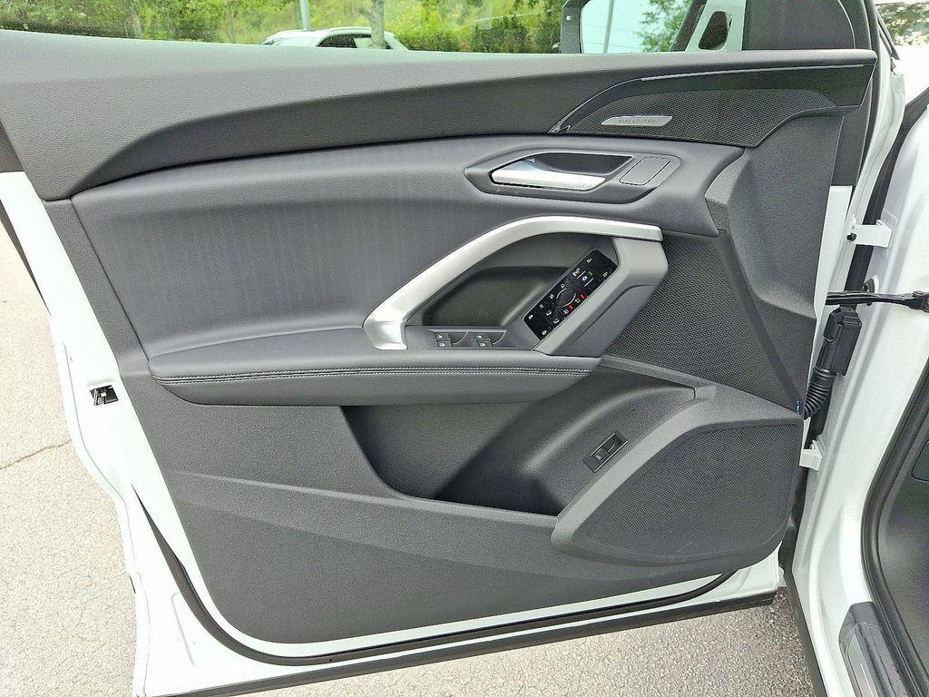 new 2025 Audi Q5 car, priced at $60,175