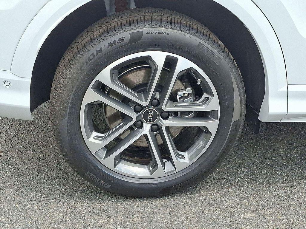 new 2025 Audi Q5 car, priced at $60,175