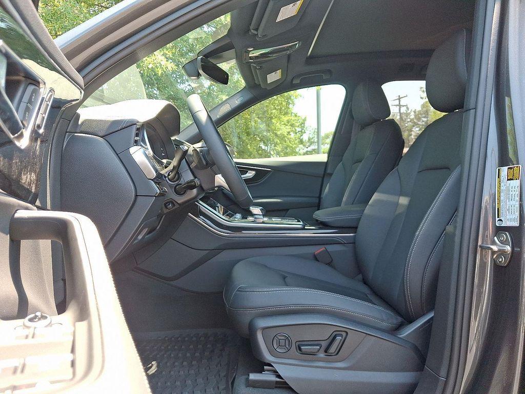 new 2025 Audi Q7 car, priced at $70,850