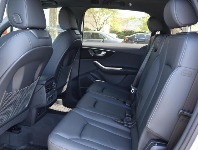 new 2025 Audi Q7 car, priced at $74,040