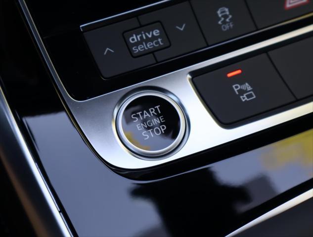 new 2025 Audi Q7 car, priced at $74,040