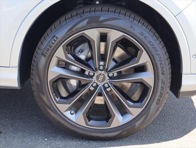 new 2025 Audi Q7 car, priced at $74,040