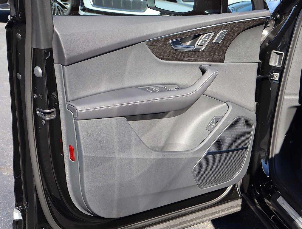 new 2025 Audi Q7 car, priced at $71,800