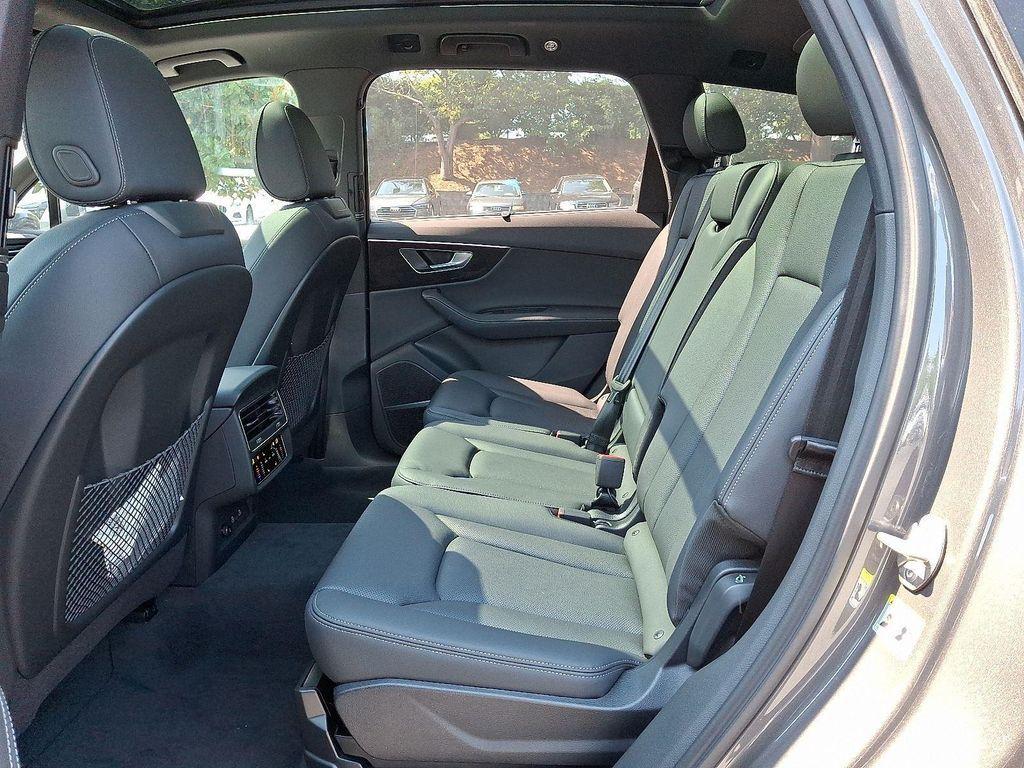 new 2025 Audi Q7 car, priced at $72,295
