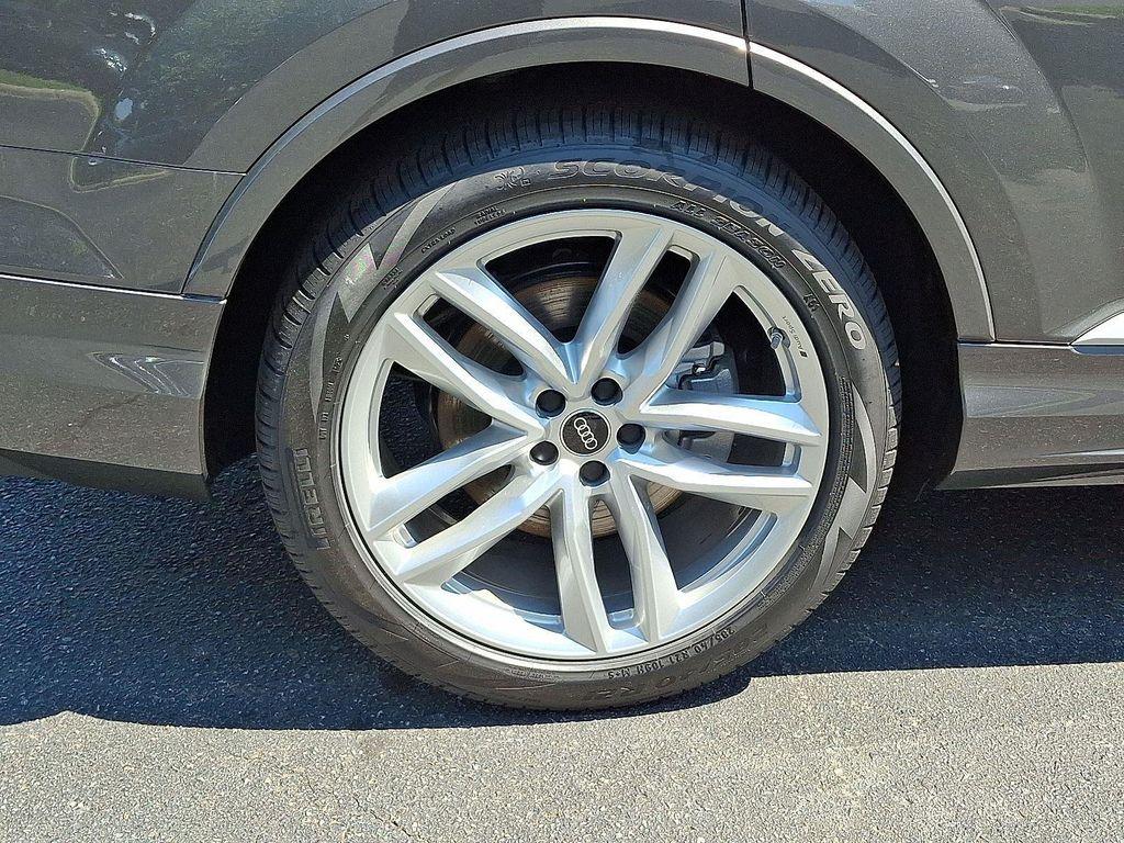 new 2025 Audi Q7 car, priced at $72,295