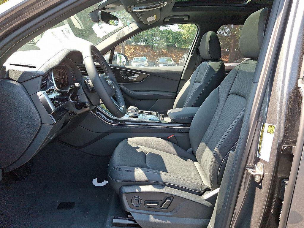 new 2025 Audi Q7 car, priced at $72,295