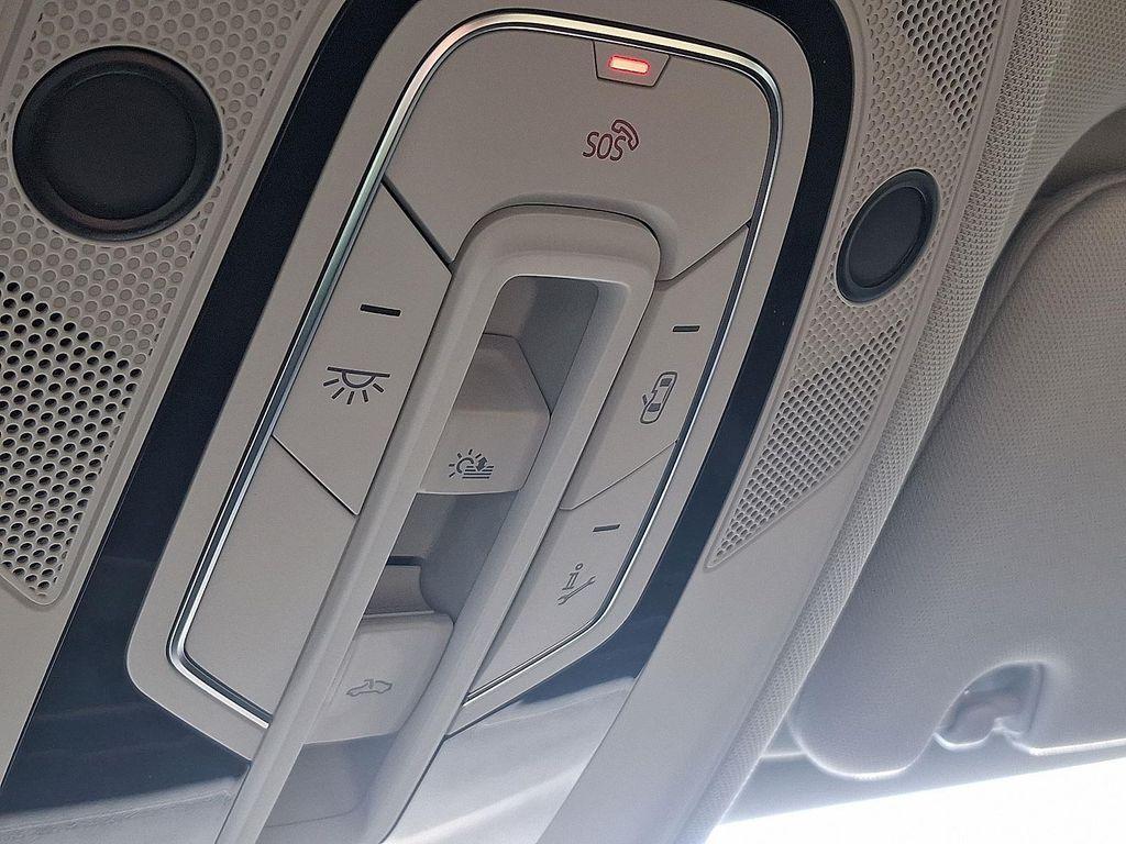 new 2025 Audi Q7 car, priced at $70,800