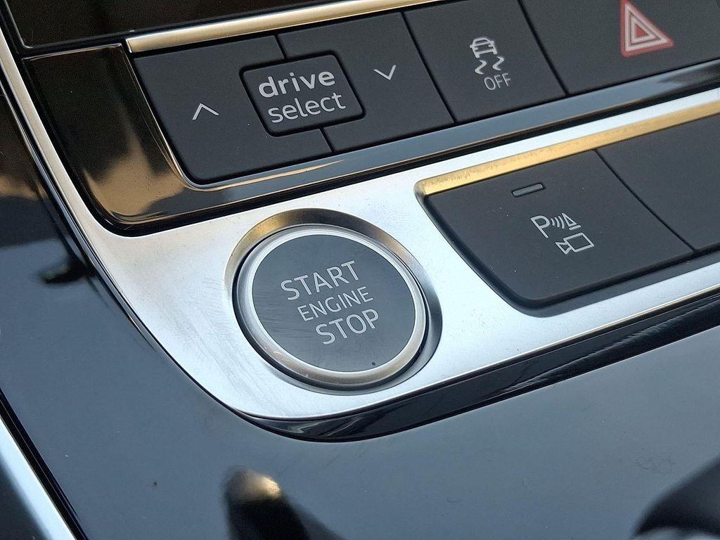 new 2025 Audi Q7 car, priced at $70,800