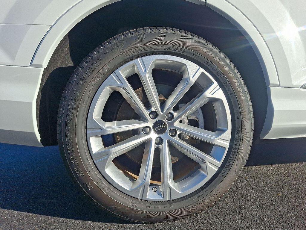 new 2025 Audi Q7 car, priced at $70,800