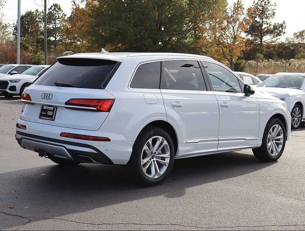 new 2025 Audi Q7 car, priced at $70,300