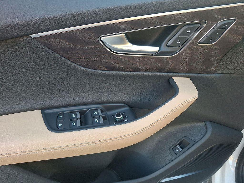 new 2025 Audi Q7 car, priced at $70,800