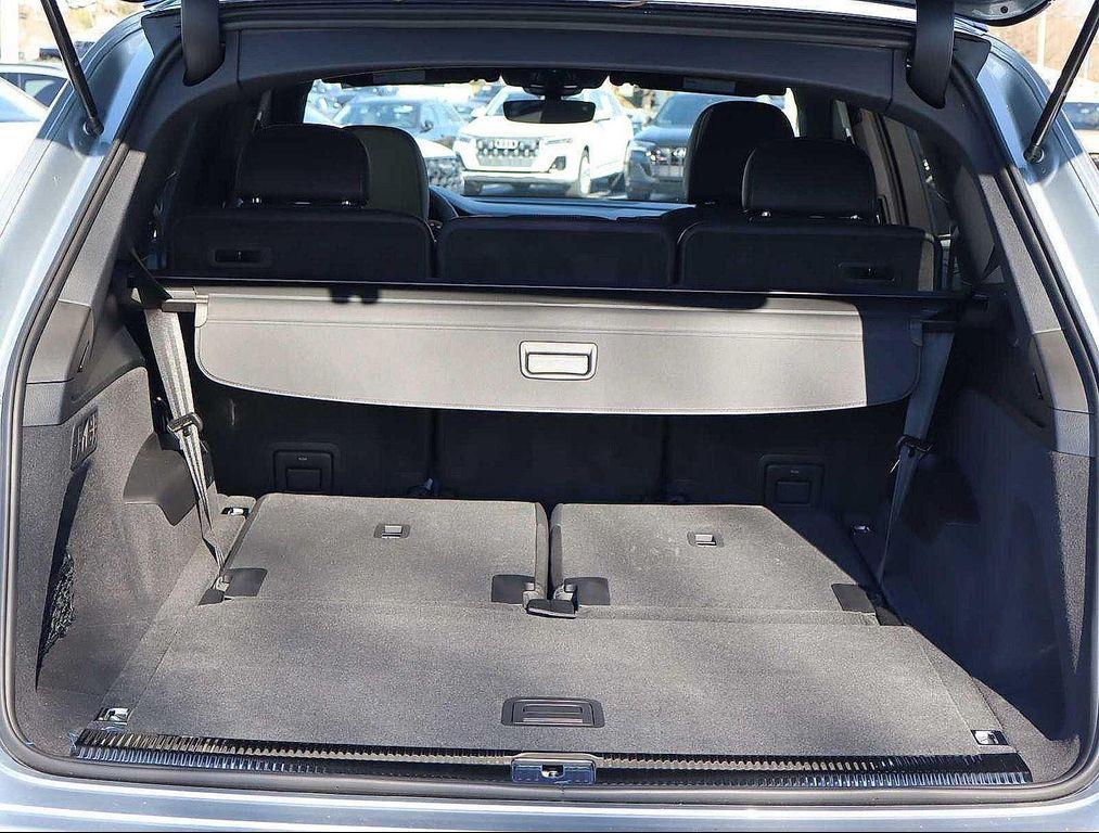 new 2025 Audi Q7 car, priced at $89,355