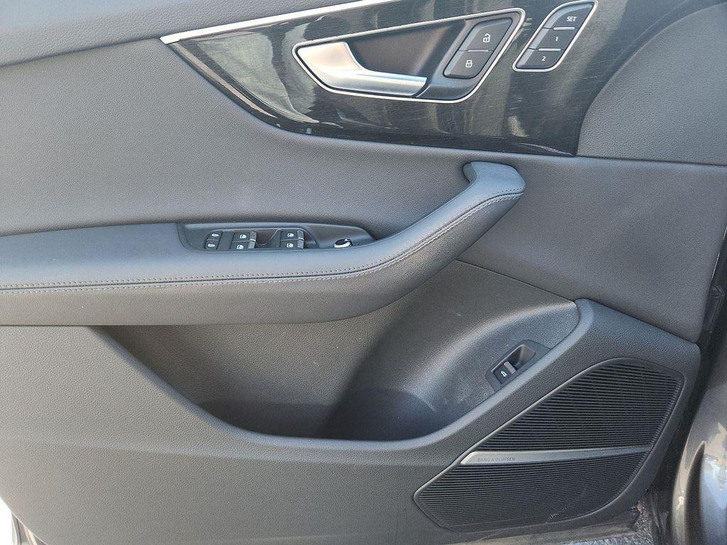 used 2023 Audi Q7 car, priced at $38,215