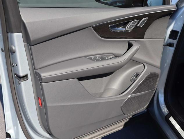 new 2025 Audi Q7 car, priced at $73,950