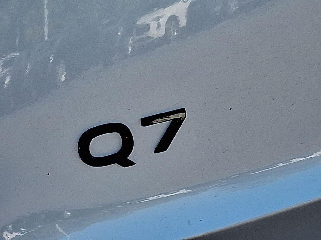 new 2025 Audi Q7 car, priced at $75,450