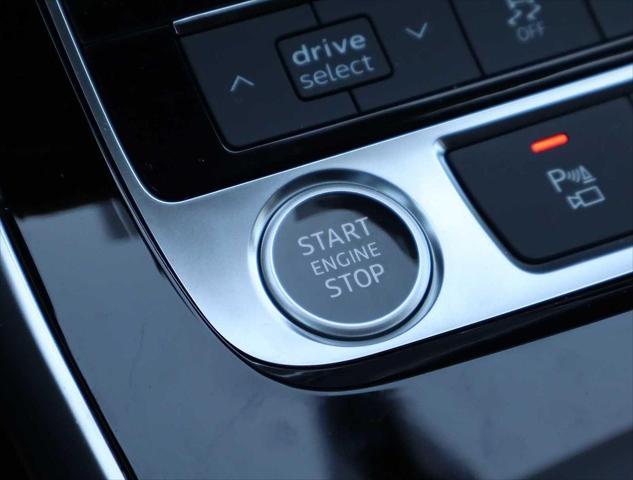 new 2025 Audi Q7 car, priced at $72,450