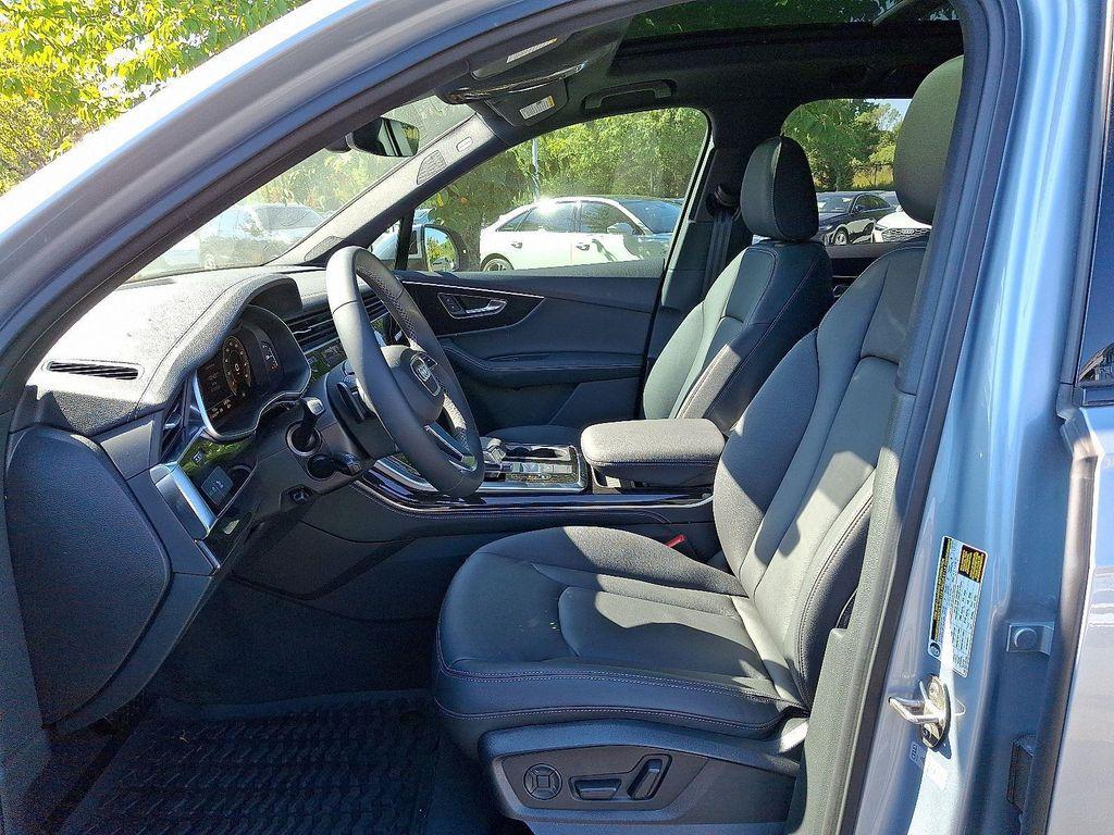 new 2025 Audi Q7 car, priced at $75,450