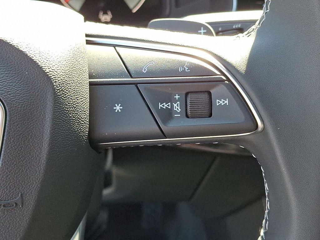 new 2025 Audi Q7 car, priced at $75,450