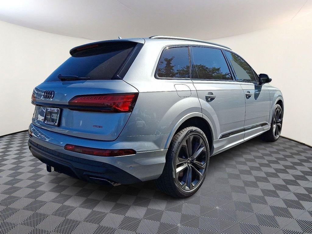 new 2025 Audi Q7 car, priced at $75,450