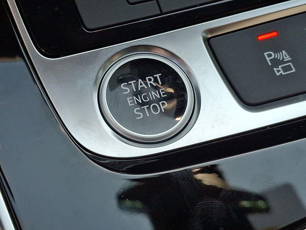 new 2025 Audi Q7 car, priced at $75,450