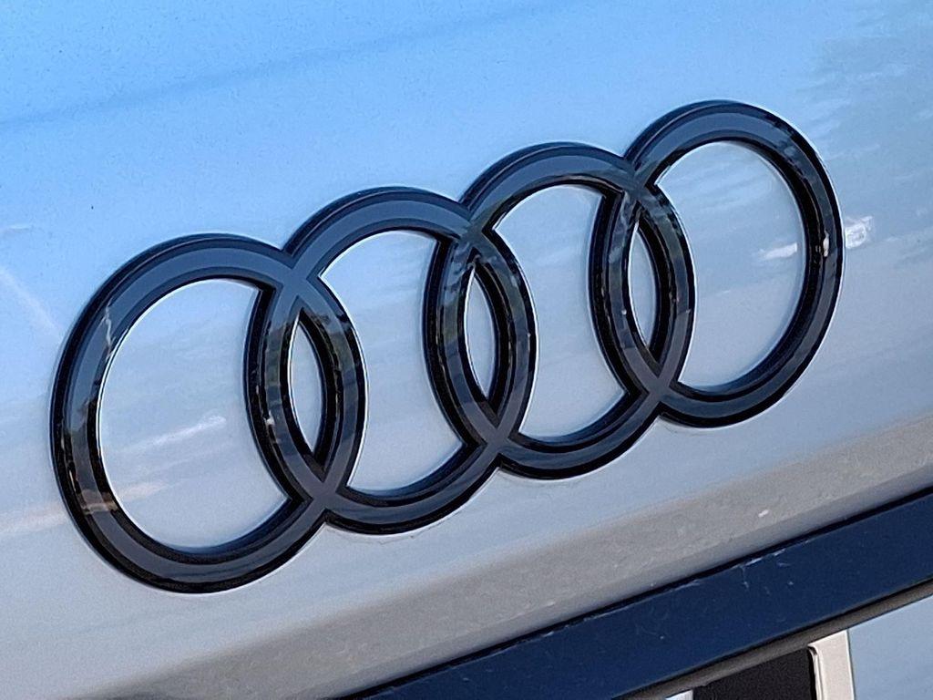 new 2025 Audi Q7 car, priced at $75,450